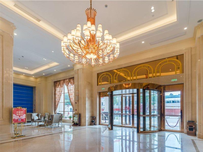 Vienna International Hotel Ухань Экстерьер фото
