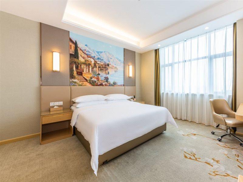 Vienna International Hotel Ухань Экстерьер фото