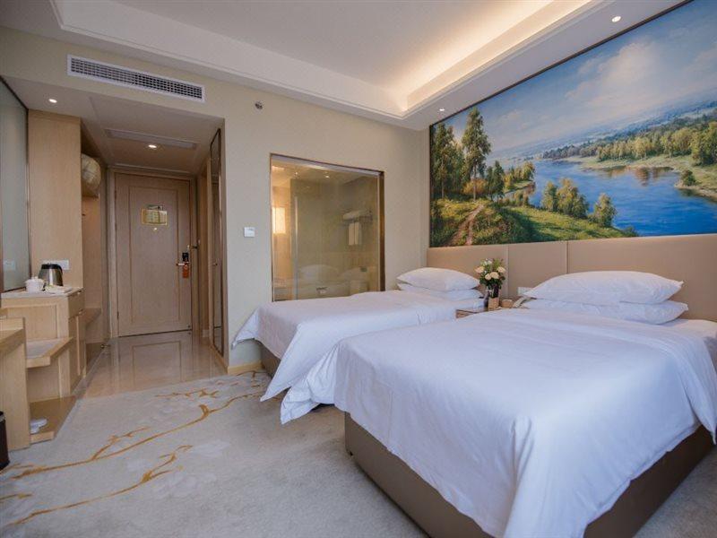 Vienna International Hotel Ухань Экстерьер фото