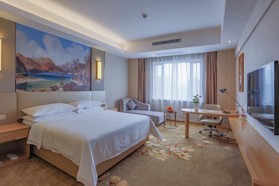 Vienna International Hotel Ухань Экстерьер фото